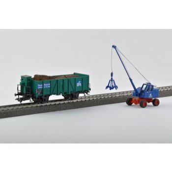 Märklin Museumswagen 2015: Hochbordwagen Falk Adler GmbH & Co.KG beladen mit Schrott und Fuchs Bagger