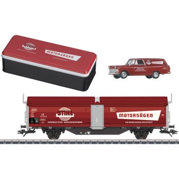 Märklin Museumswagen HO 2023 Schiebedach-/Schiebewandwagen Bauart Tbes-t-66, Stihl Motorsägen, mit Opel Rekord P2 Caravan Stihl Motorsägen,