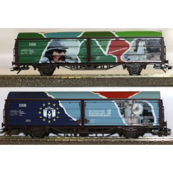 Wagenset Arbeitswelt, Inhalt: 2 Schiebewandwagen Hbis 2achsig der Dänischen Staatsbahnen - DSB, bunte Bedruckung
