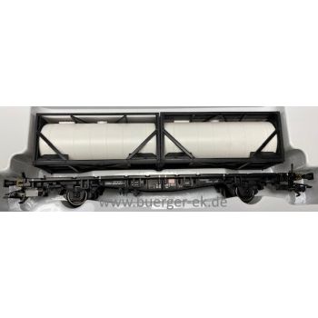 Containerwagen beladen mit 2 weißen Tankcontainern mit schwarzem Rahmengestell, 2-achsig