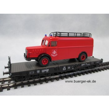Schwerlast-Flachwagen Ssym der DB beladen mit Feuerwehr-Gerätewagen Büssing