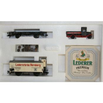 Wagenset Biertransport DRG, 1 Bierwagen mit Bremserhaus Ledererbräu Nürnberg, 1 Flachwagen beladen mit Benz LKW Lederer Bräu AG mit echten Holzfässern