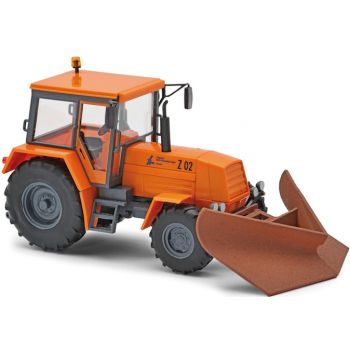 Traktor Fortschritt ZT 323 A mit Schneepflug, Flughagen Berlin, orange, Baujahr 1984