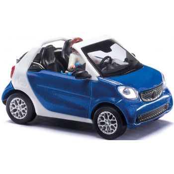 Smart Fortwo Cabrio mit Fahrerin und Kindersitz, Baujahr 2015