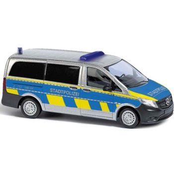 Mercedes-Benz Vito, Stadtpolizei Frankfurt am Main, silber/blau mit leuchtgelbem Streifendesign, Baujahr 2014