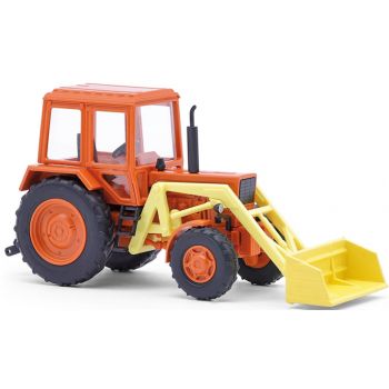 Belarus MTS-82 Traktor mit Frontlader und breiter Schaufel, Baujahr 1983