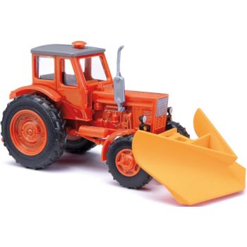 Belarus MTS-52 Traktor mit Schneepflug, Baujahr 1965