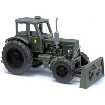 Belarus MTS-52, Grenztruppen NVA mit Räumschild, Baujahr 1965