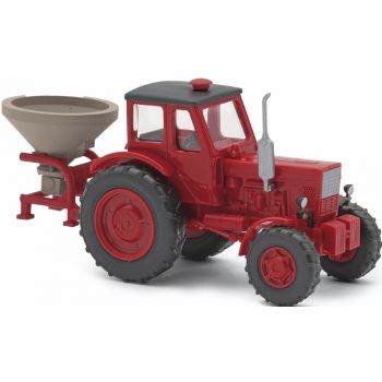 Belarus MTS-50 Traktor mit Düngemittelstreuer, rot, Baujahr 1961