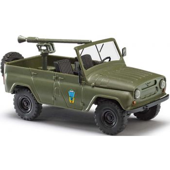 UAZ 469 Fallschirmjäger mit Geschütz, oliv, Baujahr 1972