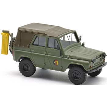 UAZ 469 der NVA, Raketen- und Waffentechnischer Dienst, oliv Mattlackierung, Baujahr 1972