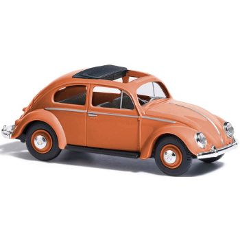 VW Käfer mit Ovalfenster, mit Faltschiebedach offen, korallenrot, Baujahr 1955