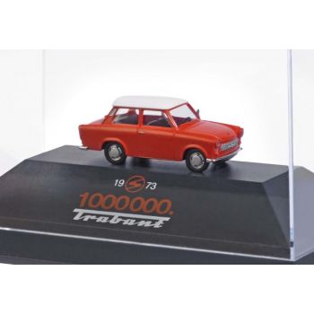 Trabant P601 Limousine, 50 Jahre, in Dekovitrine