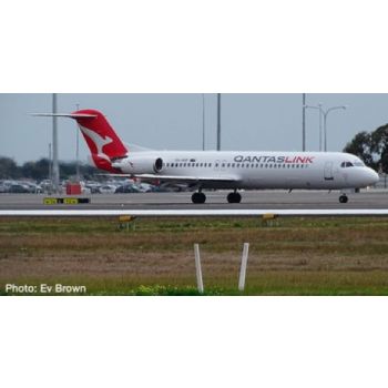 Fokker 100 QantasLink - VH-NHP 