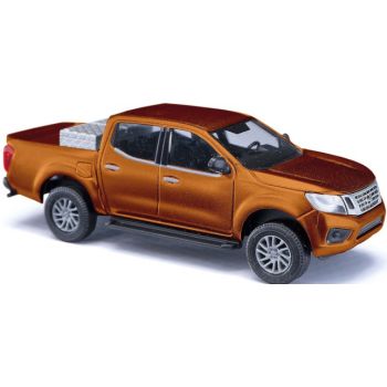 Nissan Navara mit Alukiste, goldbraun, Baujahr 2015