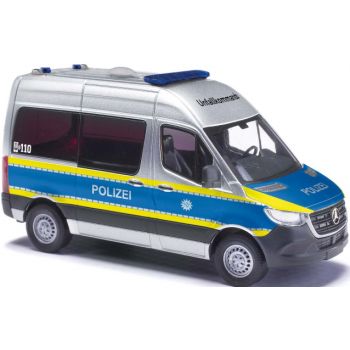 Mercedes-Benz Sprinter kurz mit Hochdach, Polizei München Unfallkommando, silber/blau mit leuchtgelbem Streifendesign, Baujahr 2018