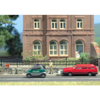 Radarfalle, VW Passat mit Verkehrsradargerät und weißem Blitz sowie Frontfotoanlagen mit Rotblitz, ELEKTRONIK