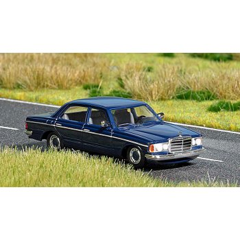 Mercedes-Benz W123 mit beleuchteten Scheinwerfern und Rückleuchten, Elektronik Modell