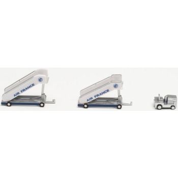 Air France 2 Historic Passenger Stairs mit Flugfeldschlepper