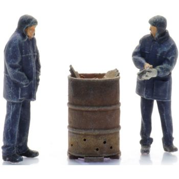 Bahnarbeiter mit Feuertonne