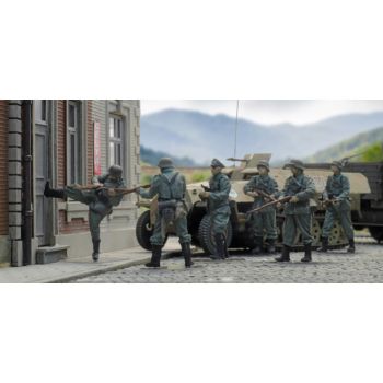 Deutsche Wehrmacht Infanterie - durchbricht eine Tür