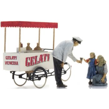 Eisverkäufer mit Mutter und Kind