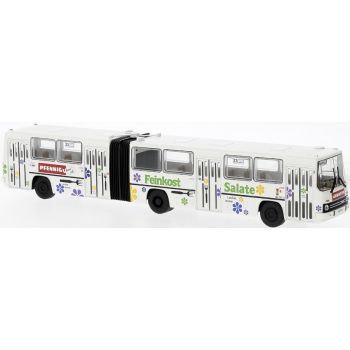 Ikarus 280.02 der BVG - Berliner Verkehrsbetriebe, Pfennig - Feinkost Salate, Baujahr 1990