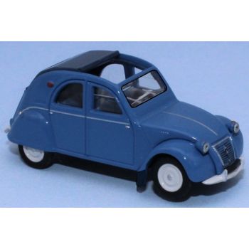 Citroen 2 CV AZLP, eisblau mit geöffnetem dunkelblauen Verdeck, blaue Sitze, Baujahr 1958