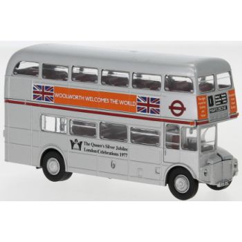 AEC Routemaster Doppeldecker aus London, Silver Jubilee - 25. Jahrestag der Krönung von Queen Elisabeth im Jahr 1977