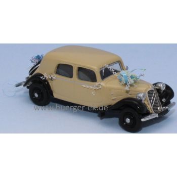 Citroen Traction 11A, beige, dekoriertes Hochzeitsfahrzeug, Baujahr 1935