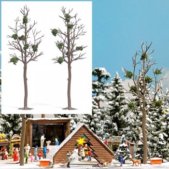 Mistelbäume, 2 winterliche kahle Bäume mit Mistelbewuchs, Höhe 16,5 cm