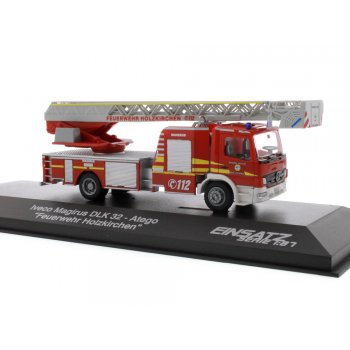 Mercedes-Benz Atego Magirus DLK 32, Feuerwehr Holzkirchen in Dekovitrine