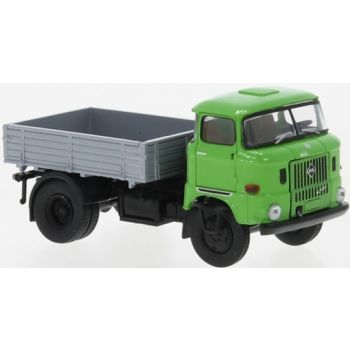 IFA W 50 Zugmaschine mit Ballastpritsche, grün mit grauer Pritsche, Baujahr 1965