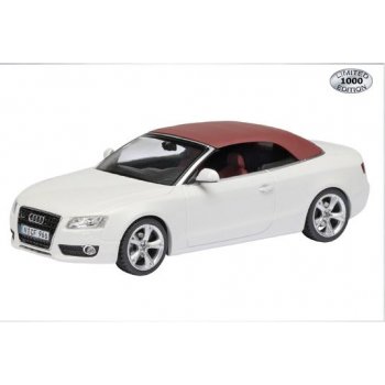 Audi A5 Cabrio mit geschlossenem Verdeck, weiß