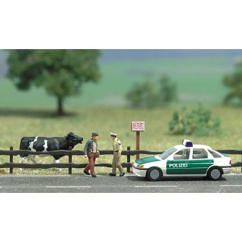BSE Kontrolle, POLIZEI Escort, Polizist, Mann, Kuh, Zaun, Schild