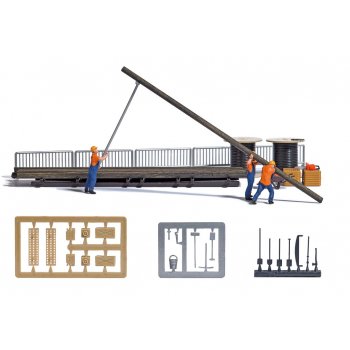 Mastaufsteller, 3 Mastaufsteller mit Zubehör: 10 Masten, Holzgestell, Kabeltrommeln, Werkezuge, Kanister, Sandbleche, Holzkisten, Kettensägen,