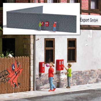 Die Kaugummiblase, Action-Set, 3 Kaugummiautomatien, mit Junge der einen Automat bedient, und Mädchen mit Gummiblase, inkl.Steinmauer, Länge 24 cm