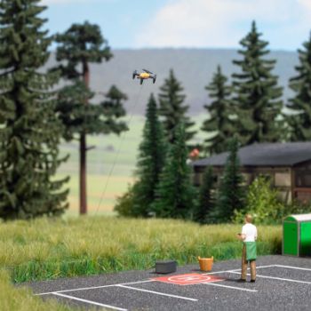 Rehkitzrettung, Action-Set mit Pilot und Drohne, Rehkitz, 4 Tannen und Ausschneidebogen zur perfekten Szenengestaltung