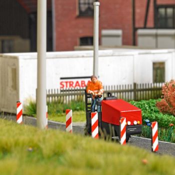 Aspahltfräse, Action-Set mit Fahrer, Asphaltfräse und 7 Warnbaken