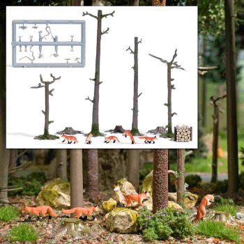 Füchse, Fuschsrudel mit 5 Rotfüchsen in versch.Positonen, 4 vermoste Baumstämme, Wurzeln, Holzstapel und Kleintiere