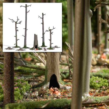 Fuchsbau in ausgehöhltem Baumstamm mit Füchsin und 3 Jungfüchsen, mit Baustämmen und Wurzeln