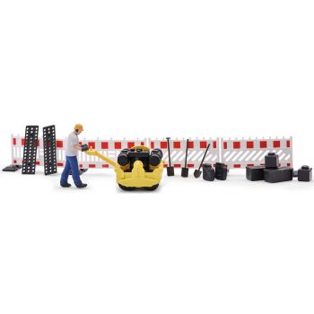 Asphalt walzen, ein Bauarbeiter führt eine Walze über die Baustelle, moderner Schrankenzaun, Lochbleche, Werkzeug, Kanister, Action-Set