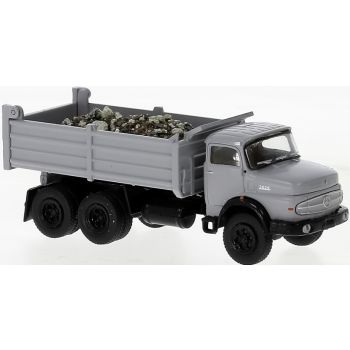 MAN LAK 2624 Kipper LKW, grau, mit Ladegut, Baujahr 1970