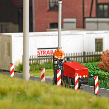 Aspahltfräse, Action-Set mit Fahrer, Asphaltfräse und 7 Warnbaken, Spur N