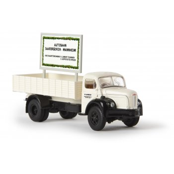 Berliet GLR 8, Pritsche beladen mt Infotafel 