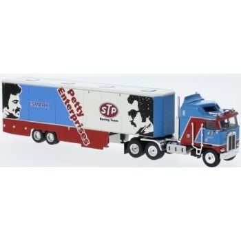 Kenworth K 100 Aerodyne Renntransport-Sattelzug Racetruck des Teams von Richard Petty - STP Petty Enterprises, Baujahr 1980