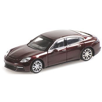 Porsche Panamera, rot metallic, Baujahr 2015
