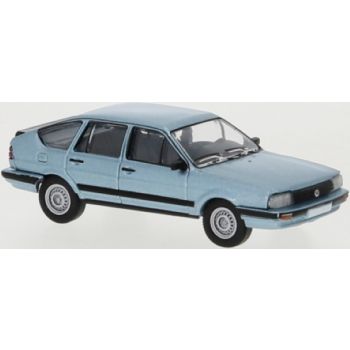 VW Passat B2, hellblau metallic, Baujahr 1985, von PCX