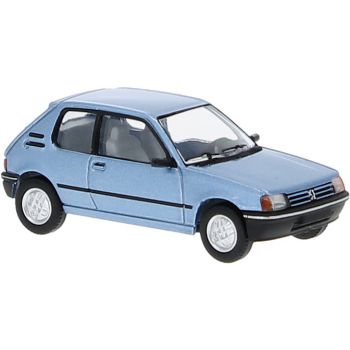 Peugeot 205, hellblau metallic, Baujahr 1984, PCX