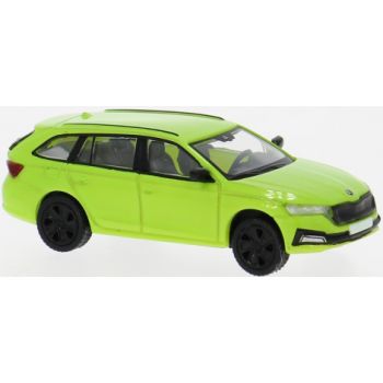 Skoda Octavia IV Combi, hellgrün, Baujahr 2019, von PCX